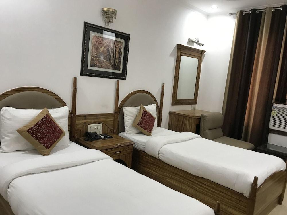 Tjs Royal Hotel Delhi  Ngoại thất bức ảnh