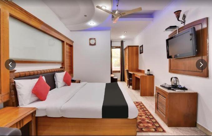 Tjs Royal Hotel Delhi  Ngoại thất bức ảnh